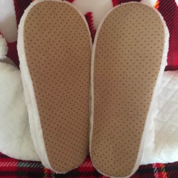 New Soft & Cozy Slippers ~ Size Large - Picture 4 of 6